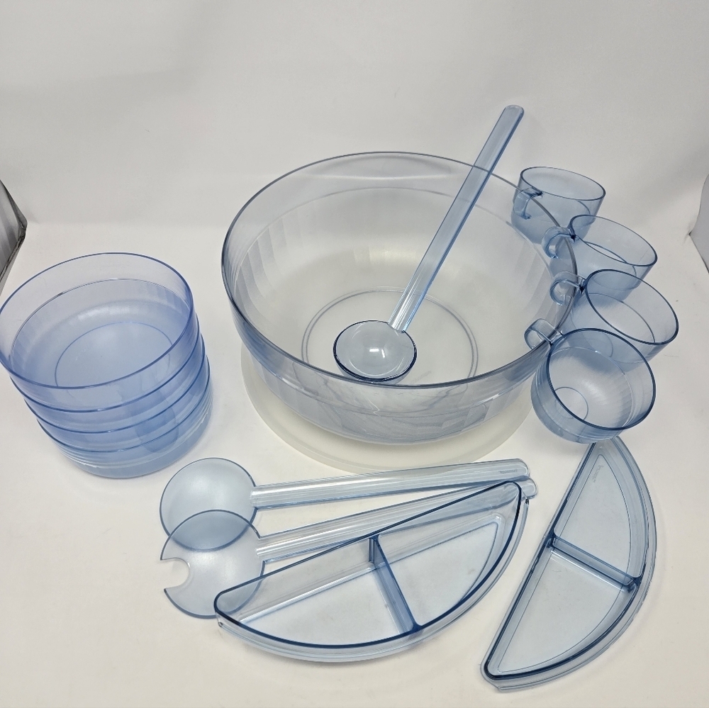 VINTAGE TUPPERWARE BLUE PRELUDIO ENTERTAINING SET 15 PIECE PUNCH SALAD BOWL DIP